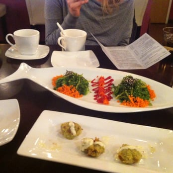 Zushi - Seaweed Salad was Delish! Plus Complimentary Green Tea Cookies to start with - Sushi Bars Near Me - Wasilla, Alaska