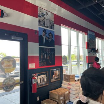 Waldo's Chicken & Beer - Decor - Chicken Shop Near Me - Murfreesboro, Tennessee