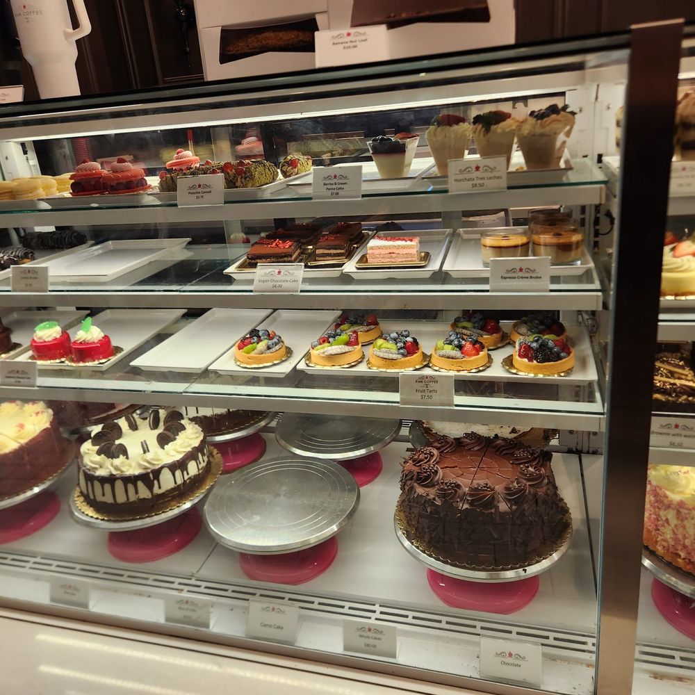 Whole cakes or slices Whole cakes or slices