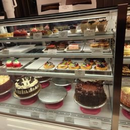 Whole cakes or slices Whole cakes or slices