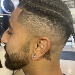 Elite Barbershop - Mid shadow fade / beard line up