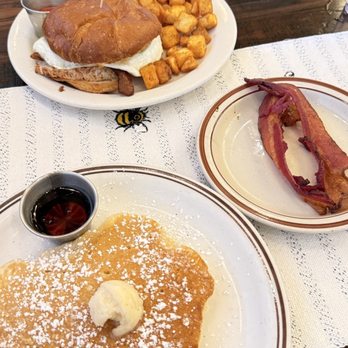 Honeybees - Pancakes, bacon and the breakfast sandwich - Coffee & Tea Near Me - San Diego, California