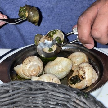 Le Bistro Marbeuf - Escargot! - French Near Me - Paris, 75