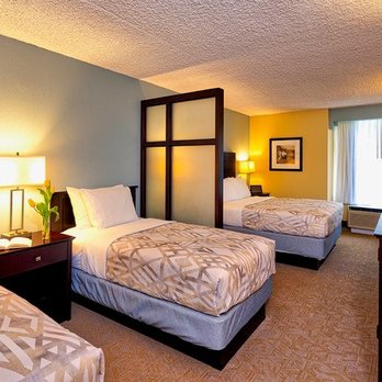 Navy Lodge Bangor - Our Family suite includes one queen bed and two twin size beds. All rooms include AC. Pets are not allowed in the Suites. - Hotels Near Me - Silverdale, Washington Navy Lodge Bangor - Our Family suite includes one queen bed and two twin size beds. All rooms include AC. Pets are not allowed in the Suites. - Hotels Near Me - Silverdale, Washington