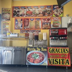 Tacos y Bionicos Navarro