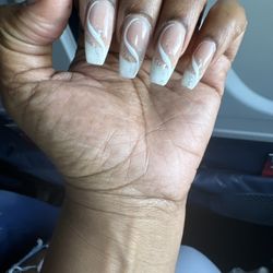 Elegant Nail - Pink and white with design