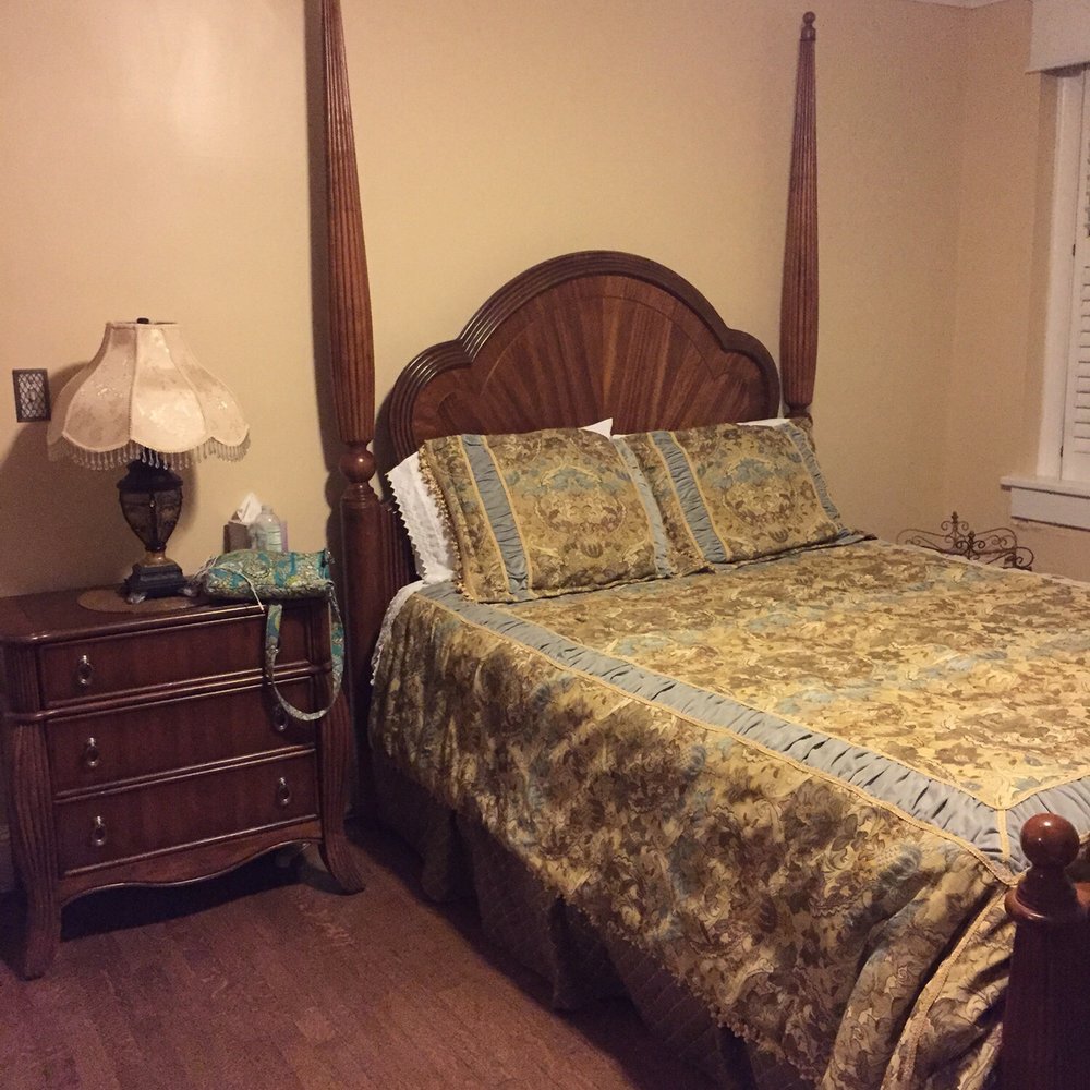 Abilena Mansion - All the bedrooms are in this vein--stuffy and antique-looking. - Wedding Planning Near Me - New Bern, North Carolina