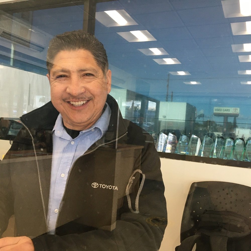 Service Agent Juan Gonzalez with all his Excellent Service Award behind him. U ROCK Service Agent Juan Gonzalez with all his Excellent Service Award behind him. U ROCK