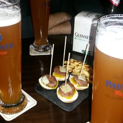 The Irish Temple - Pintas acompañadas con una deliciosa y delicada tapa de mini hamburguesas con patatas