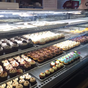 Carlo's Bakery - cupcake display - Bakeries Near Me - Hoboken, New Jersey