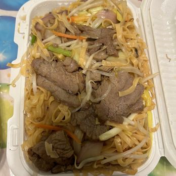 Golden Lake Pavilion - Beef Lo Mein thick noodles - Dim Sum Near Me - Flushing, New York