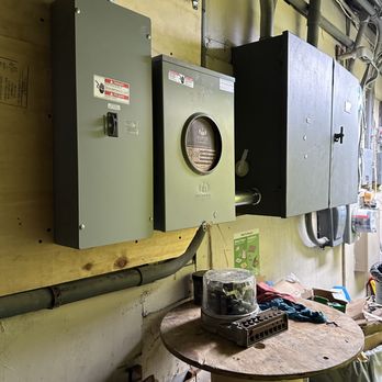 Electric Mont - 3 phase meter pan and disconect - Electricians Near Me - Staten Island, New York Electric Mont - 3 phase meter pan and disconect - Electricians Near Me - Staten Island, New York