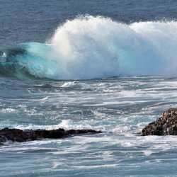 Hawai Lalala Guest House - If you're into wave photography, those early morning sunrise shots will keep you entertained for hours.
