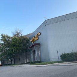 Exterior outside entrance of Gold's Gym - Glen Burnie, Maryland Exterior outside entrance of Gold's Gym - Glen Burnie, Maryland