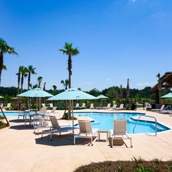Tropic Hideaway RV Resort - Pool area