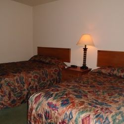 Arrowhead Inn - Guest Room with Two Beds