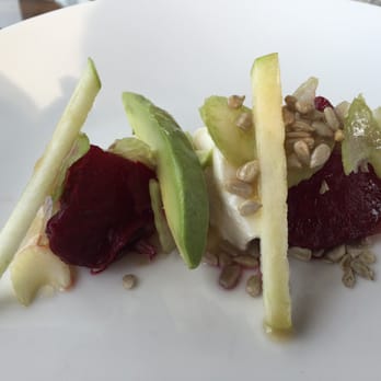 Zumo - Salad with beets, mozzarella, avocado, celery, green apples and sunflower seeds. - Restaurants Near Me - San Miguel de Allende, GUA Zumo - Salad with beets, mozzarella, avocado, celery, green apples and sunflower seeds. - Restaurants Near Me - San Miguel de Allende, GUA