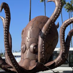 Ricardo Breceda's Art Gallery - Octopus metal sculpture