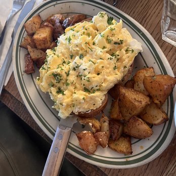 La Note - Soft scrambled eggs on toast with cream cheese - French Near Me - Berkeley, California La Note - Soft scrambled eggs on toast with cream cheese - French Near Me - Berkeley, California