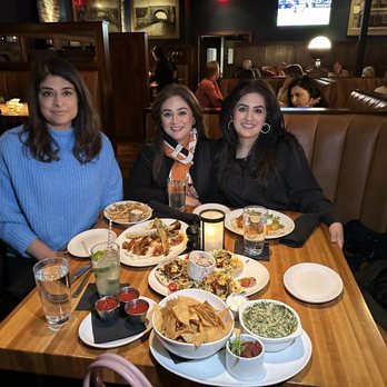 Millburn Standard - Spinach artichoke, shrimps and grits,Burata,truffle fries,fish tacos - Cocktail Bars Near Me - Millburn, New Jersey