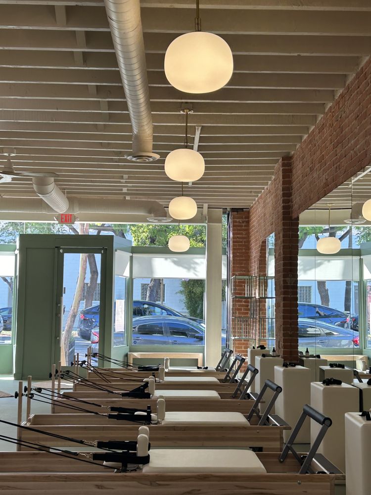 Curanim Pilates  Logo