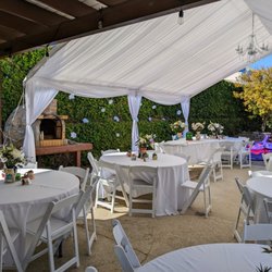 Manteleria Las Lupita's - Tent and chandelier were beautifully setup