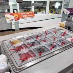 Gate - 1227 - Fro yo toppings