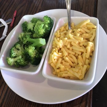 Applebee's Grill + Bar - Kids macaroni and broccoli - American Near Me - McAllen, Texas Applebee's Grill + Bar - Kids macaroni and broccoli - American Near Me - McAllen, Texas