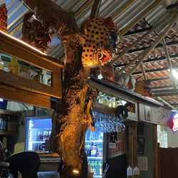 Pizza Casa Jaguar - One of the many carvrings.