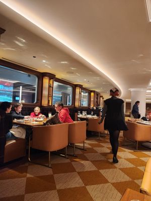 Queenie’s Supper Club by null