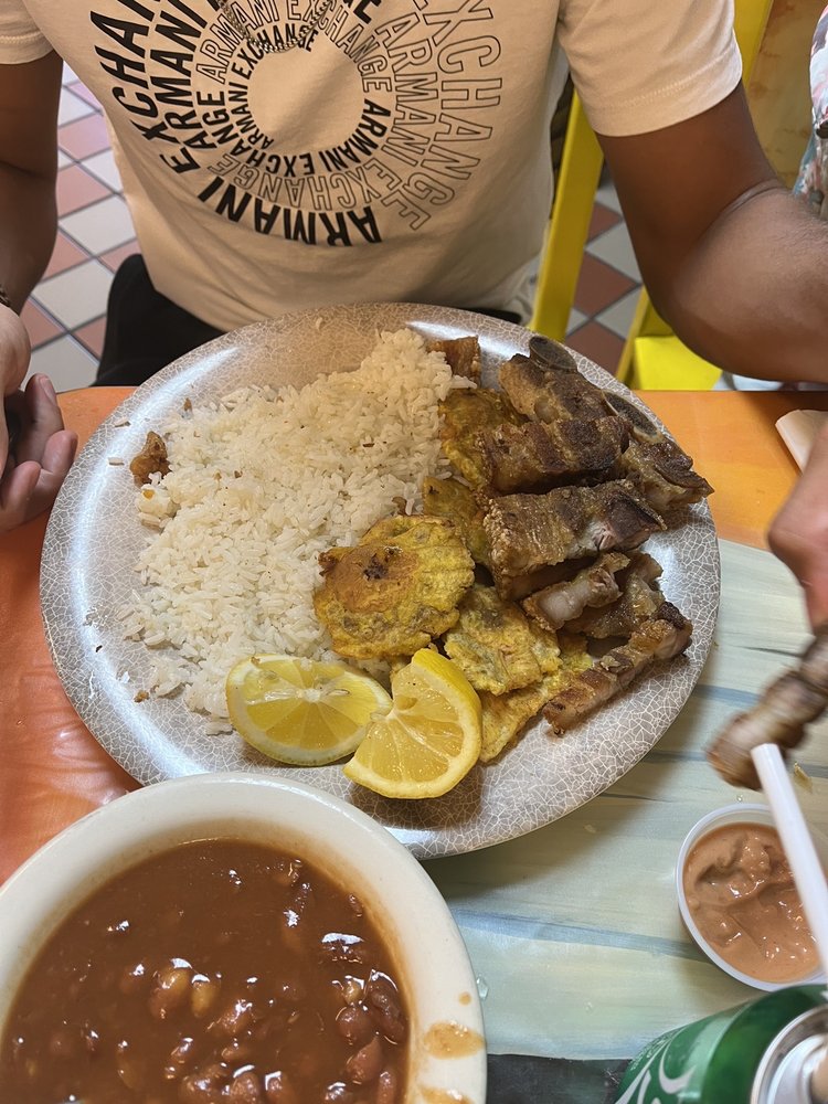 QUEENS PIZZA PALACE Updated May 2024 46 Photos & 48 Reviews 3205