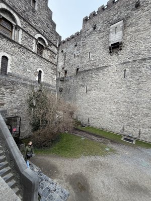 Castle of the Counts by null