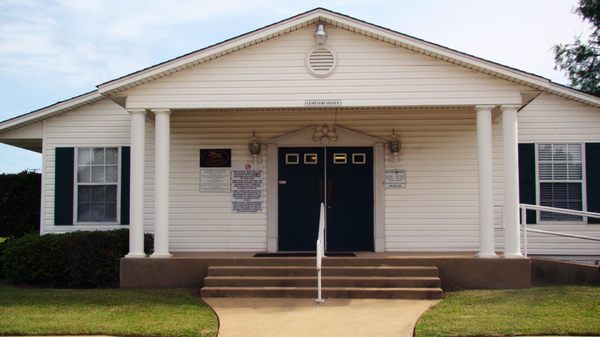 LLOYD JAMES FUNERAL HOME - Updated June 2026 - 19 Photos - 1011 E 1st ...