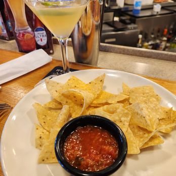 Applebee's Grill + Bar - Applebee's "Perfect Margarita" comes with chips and salsa. - American Near Me - Tulsa, Oklahoma