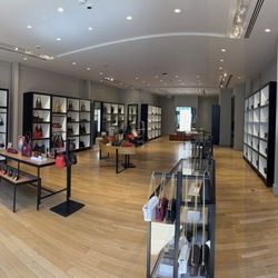 Coach - Layout of the store