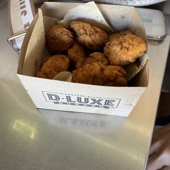 D-Luxe Burger - Burgers Near Me - Lake Buena Vista, Florida D-Luxe Burger - Burgers Near Me - Lake Buena Vista, Florida