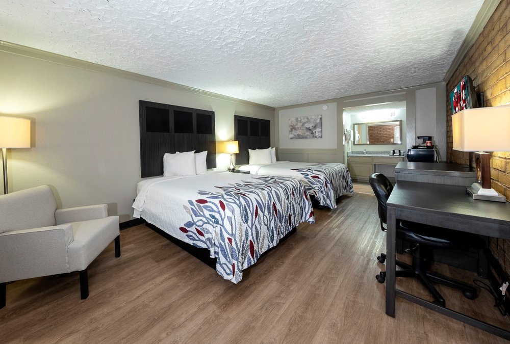 RED ROOF INN MONROE - Updated December 2024 - 17 Photos - 927 Martin