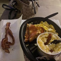 Waffle House - I just want to give a shout out to the W.H on Reilly rd.. y'all did an awesome job tonight!! Fast service & accurate.. merry Christmas