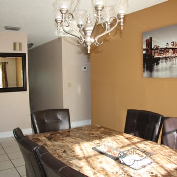 West Palm Homes - Dining Room 2 - Vacation Rentals Near Me - West Palm Beach, Florida West Palm Homes - Dining Room 2 - Vacation Rentals Near Me - West Palm Beach, Florida