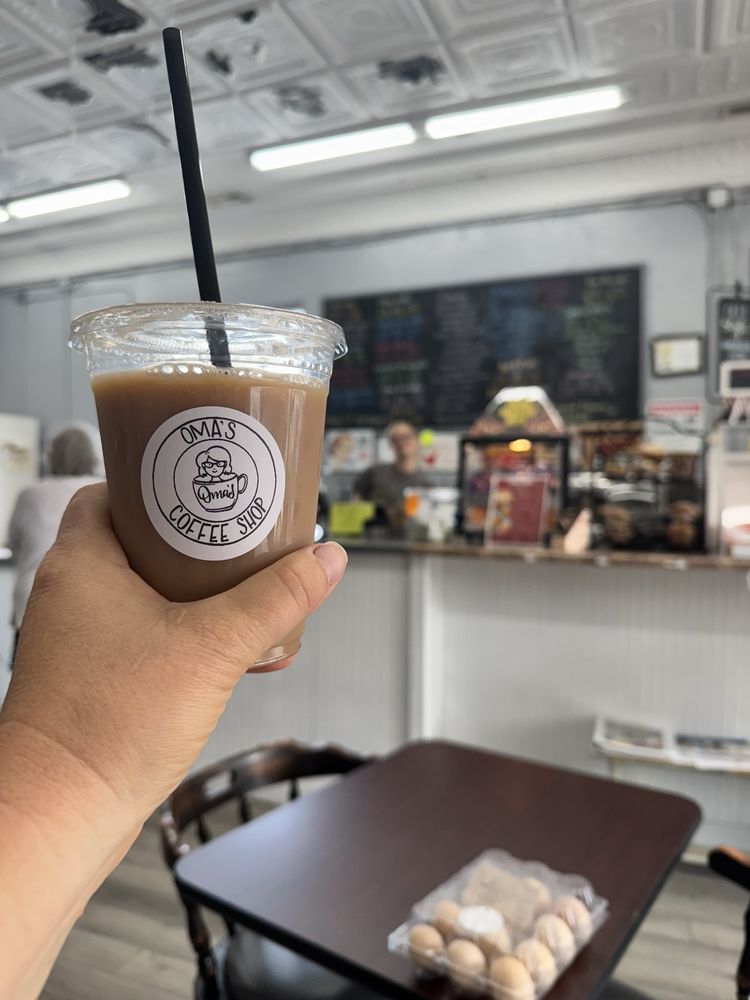 Oma's Coffee Shop Logo