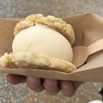 Rookie's - Lemon Crinkle Cookie with homestead creamery vanilla ice cream - Food Trucks Near Me - Forest, Virginia