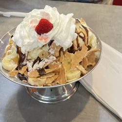 Friendly's - Sugar Cone Nachos Sundae