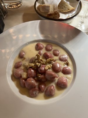 Photo of Il Desco - Florence, FI, IT. GNOCCHI FATTI IN CASA ALLA FONDUTA DI GORGONZOLA CON PERE WILLIAMS E NOCI - my friend's dish! it was excellent
