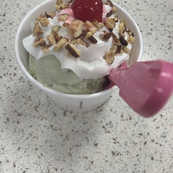 Baskin Robbins - Ice cream sundae - Ice Cream & Frozen Yogurt Near Me - Thousand Oaks, California Baskin Robbins - Ice cream sundae - Ice Cream & Frozen Yogurt Near Me - Thousand Oaks, California