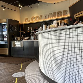 La Colombe Coffee Workshop - Interior of coffee shop - Coffee & Tea Near Me - Chicago, Illinois La Colombe Coffee Workshop - Interior of coffee shop - Coffee & Tea Near Me - Chicago, Illinois