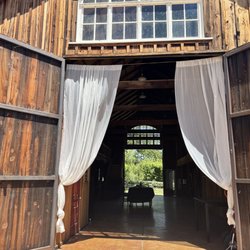 Marsella Family Vineyards - Gorgeous barn
