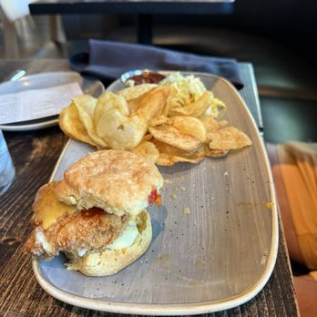 SOCIAL BIRD - Chicken Slider and house made chips - Gastropubs Near Me - Lafayette, California SOCIAL BIRD - Chicken Slider and house made chips - Gastropubs Near Me - Lafayette, California