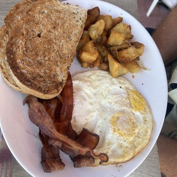 Big Pink - 3 egg Breakfast - Pizza Near Me - Miami Beach, Florida