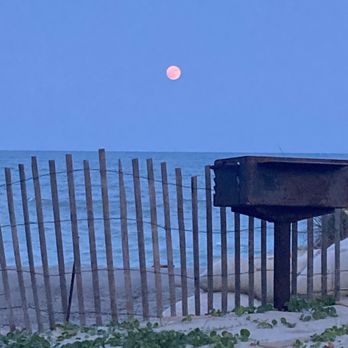 Havana's - the moon setting over the ocean - Seafood Near Me - Carolina Beach, North Carolina Havana's - the moon setting over the ocean - Seafood Near Me - Carolina Beach, North Carolina