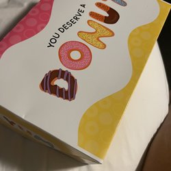 Rae's Dayz Diner - Cute little box of donuts